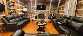 Whispering Pine's Cabin! NO CHECK-OUT LIST
