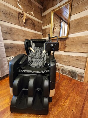 Unclassified image, 3 of 17, button - Whispering Pine's Cabin! (Patriot)