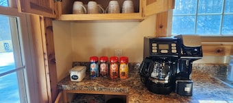 Whispering Pine's Cabin! NO CHECK-OUT LIST