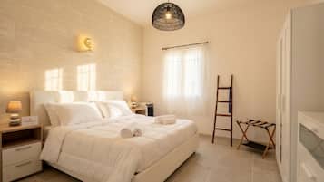 3 bedrooms, iron/ironing board, travel crib