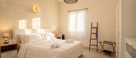 2 bedrooms, iron/ironing board, travel cot