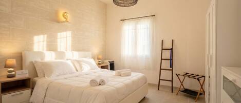 2 chambres, fer et planche Ă repasser, lit parapluie