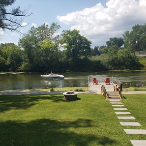 Unclassified image, 4 of 87, button - Picturesque Luxury Waterside Villa (Niagara Falls)