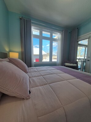 3 slaapkamers, een strijkplank/strijkijzer, gratis wifi, beddengoed