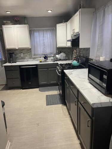 Kingsville Place a 2-bedroom house with AC in Harper Woods