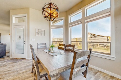 Modern McCall Retreat | Fire Pit & Extra Parking