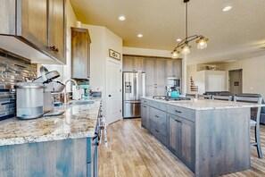 Fridge, microwave, oven, stovetop - Modern McCall Retreat | Fire Pit & Extra Parking (McCall)