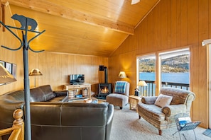 TV, fireplace, stereo, offices - Secluded Lake Home - Dock, Deck & Beach Access (McCall)
