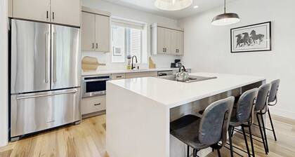 Modern Townhouse, Centrally Located Near BSU