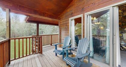 Cascade Cabin | Deck, 2 Living Rooms + Fireplaces