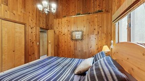 3 Schlafzimmer, Schreibtisch, Bügeleisen/Bügelbrett, WLAN