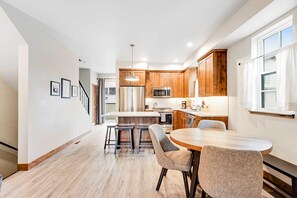 Fridge, microwave, oven, stovetop - McCall Townhome with EV Charger Downtown (McCall)