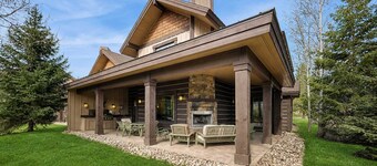 Luxury 3BR McCall Home | Outdoor Kitchen & River