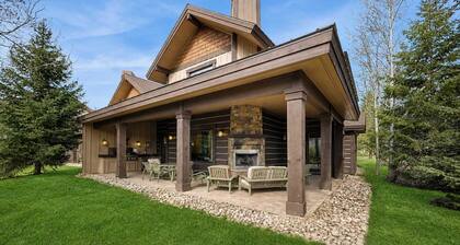 Luxury 3BR McCall Home | Outdoor Kitchen & River
