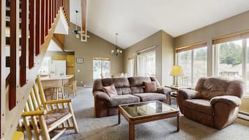TV, fireplace, offices