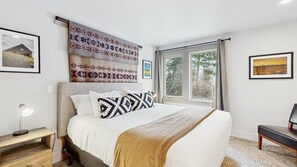 4 habitaciones, escritorio, tabla de planchar con plancha y wifi 