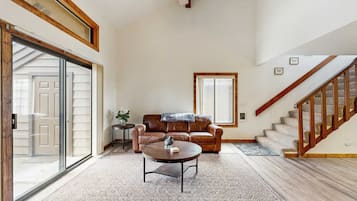 TV, fireplace, offices