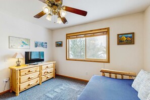 2 bedrooms, iron/ironing board, WiFi, bed sheets - Spring Mountain Cottage | Pool, Gym, Hot Tub (McCall)