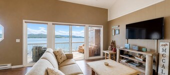 Lakefront McCall Condo, Pool, Beach, Walk to Town