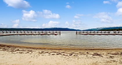 Lakefront McCall Condo, Pool, Beach, Walk to Town