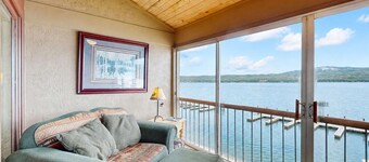 Lakefront McCall Condo, Pool, Beach, Walk to Town