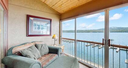Lakefront McCall Condo, Pool, Beach, Walk to Town