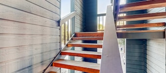 Downtown McCall Condo | Fireplace + Balcony