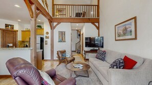 TV, fireplace, DVD player, offices - Golf Course Retreat | Patio & Near Downtown McCall (McCall)