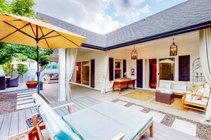 Terrace/patio - Charming North End Farmhouse Near Foothills (Boise)