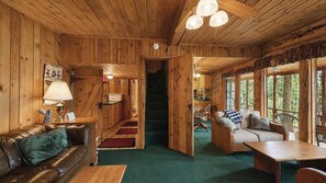 TV, fireplace, DVD player, stereo - McCall Lakehouse Private Dock, Beach & Grill (McCall)