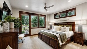 3 bedrooms, iron/ironing board, travel cot, WiFi - Modern McCall Home, 3 Kings, Firepit & Amenities (McCall)