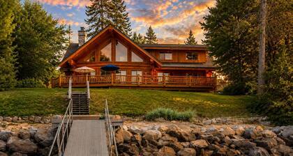 Luxury Cascade Lakefront Lodge | Private Dock
