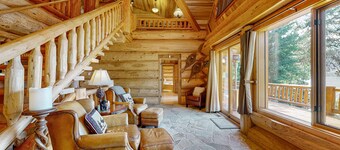 Lakefront Cascade Cabin | Private Dock & Games