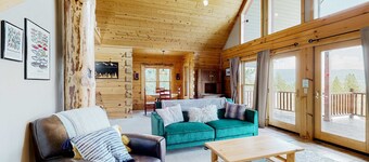 Mountain Retreat with Pool & Golf Access