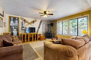 TV, fireplace, DVD player, stereo - Bright McCall Retreat - Pool, Hot Tub & Fitness (McCall)