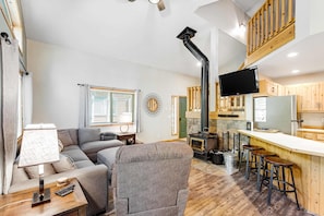 TV, fireplace, offices - McCall Home Pool, Hot Tub & Gym Access (McCall)