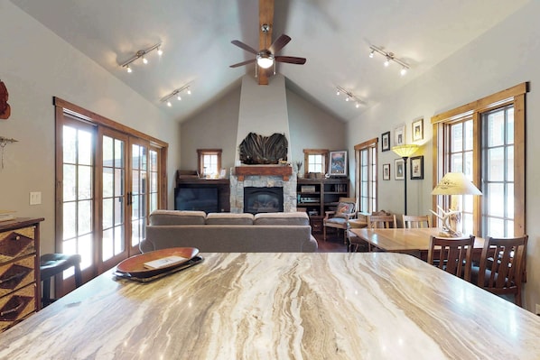 TV, fireplace, DVD player, offices - Tamarack Ski In Out Cottage with Fire Pit (Donnelly)