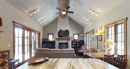 Tamarack Ski-In/Out Cottage, Fire Pit, Sleeps 4