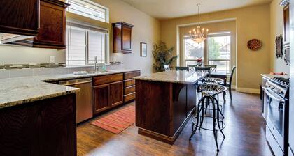 Boise Townhome: Fenced Yard, Patio & Fireplace