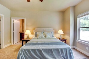 3 bedrooms, iron/ironing board, WiFi, bed sheets