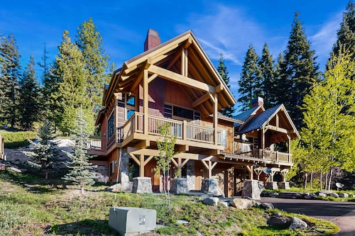 Modern Rustic Retreat at Tamarack Ski Resort