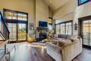 TV, fireplace, DVD player, offices - Modern Rustic Retreat at Tamarack Ski Resort (Donnelly)