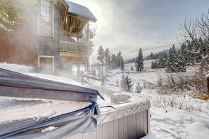 Outdoor spa tub - Tamarack Chalet, Hot Tub, Ski-In/Out, Sleeps 8 (Donnelly)