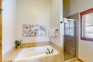 Shower, hair dryer, towels, shampoo - Tamarack Chalet, Hot Tub, Ski-In/Out, Sleeps 8 (Donnelly)
