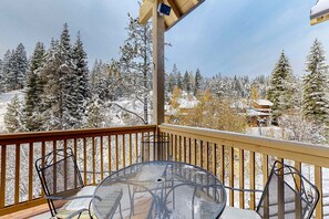 Outdoor dining - Tamarack Chalet, Hot Tub, Ski-In/Out, Sleeps 8 (Donnelly)