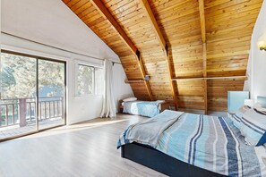 3 bedrooms, desk, travel cot, WiFi