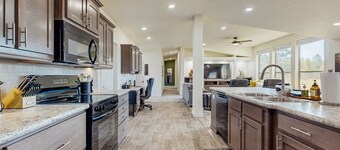 Donnelly Home, Hot Tub, Trailer Parking, Fire Pit