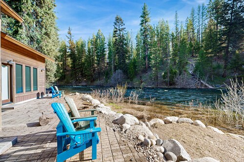 Payette River Retreat with Hot Tub & Views