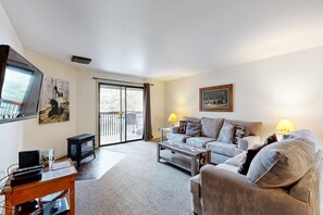 TV, fireplace, DVD player, offices - McCall Getaway Near Payette Lake & Golf (McCall)