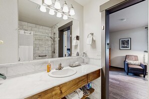 Shower, hair dryer, towels, shampoo - 4BR McCall Cabin | Loft, AC, Large Deck (McCall)